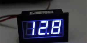 Digitalny Voltmeter Led modrý 7,5 - 30 Volt